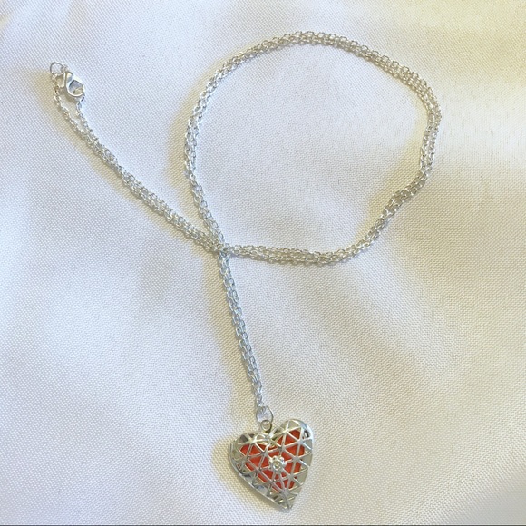 Essential Oil Heart Diffuser Necklace - Picture 5 of 5